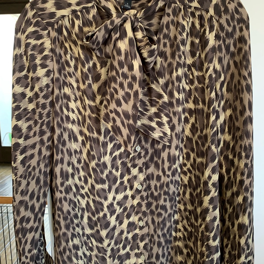 Banana Republic NWT cheetah print silk-like tie neck long sleeve blouse